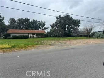 0 2nd Hermiston, OR 97838 - Photo 2 of 2 a view of a yard with a street