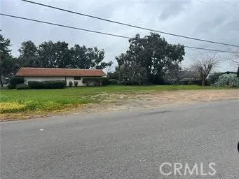 0 2nd Hermiston, OR 97838 - Photo 2 of 2 a view of a yard with a street