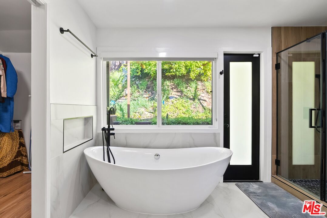 4118 Oak Hollow Road Calabasas, CA 91302 - Photo 42 of 55 a bathroom with bathtub and window