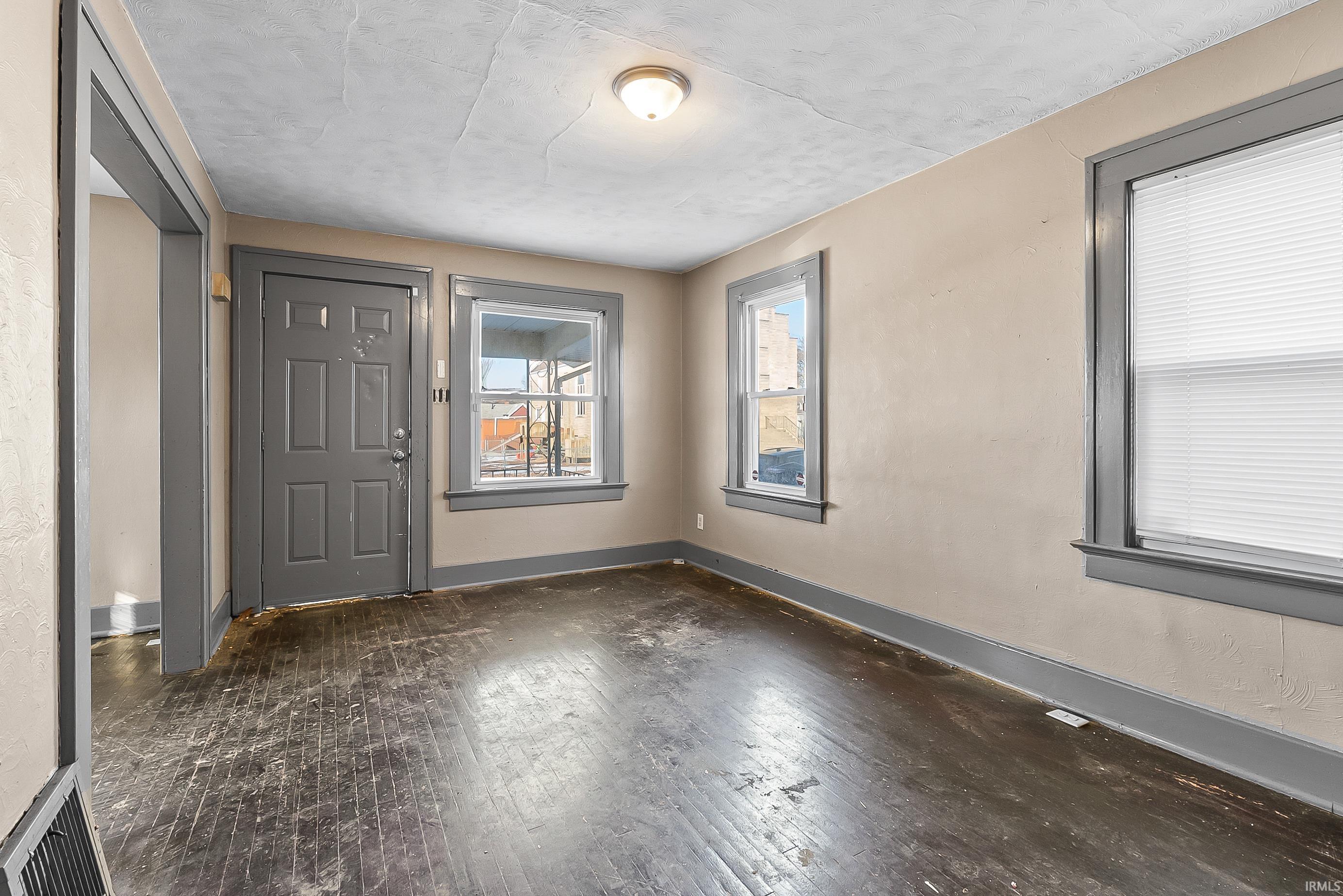 1024 Eckart Street Fort Wayne, IN 46806 - Photo 5 of 25