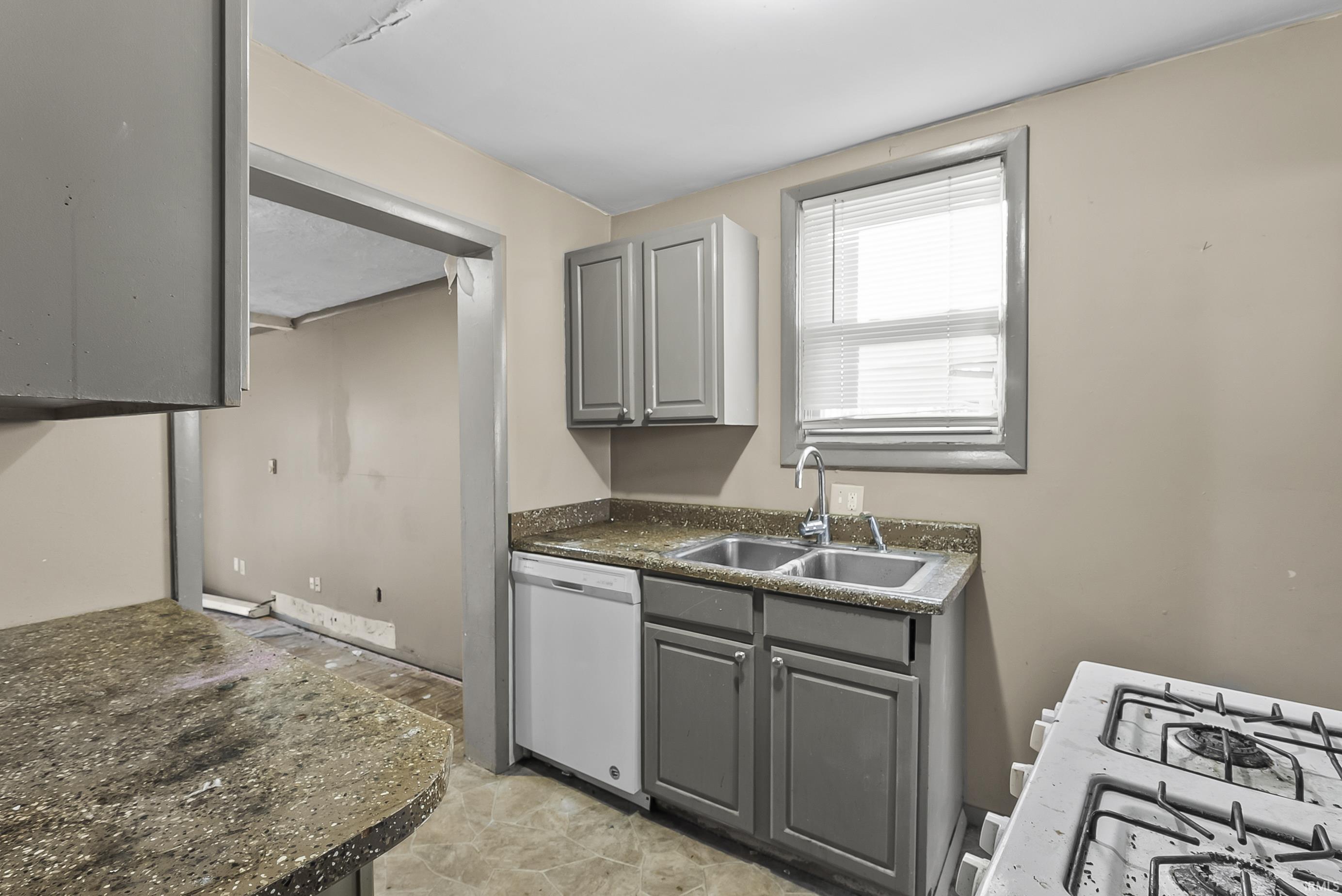 1024 Eckart Street Fort Wayne, IN 46806 - Photo 10 of 25