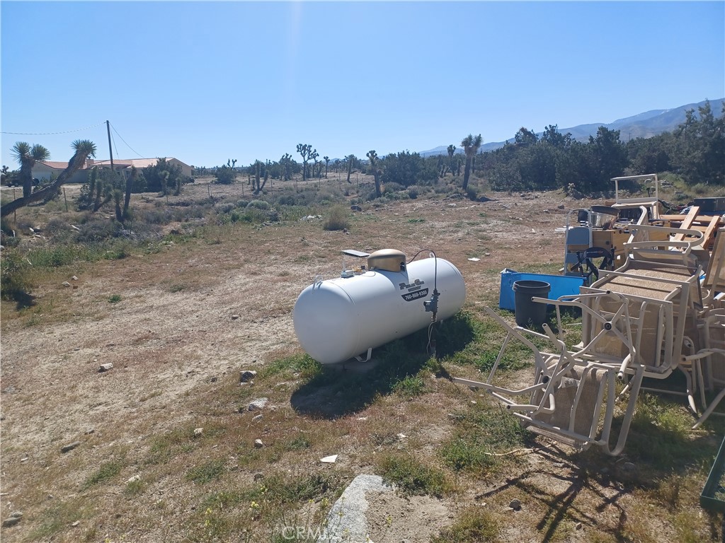 445 Solano Road Pinon Hills, CA 92372 - Photo 15 of 17 propane tank