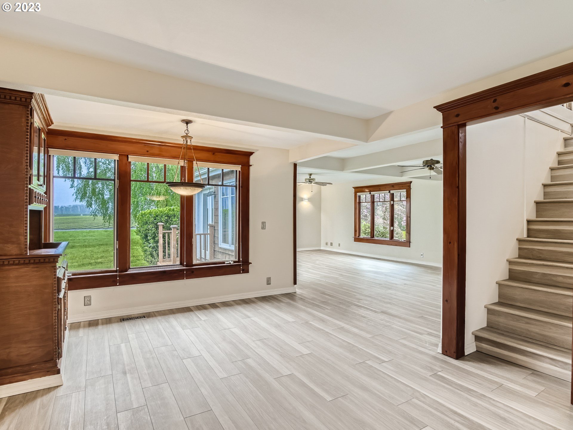 32062 South Barlow Road Canby, OR 97013 - Photo 12 of 33 a view of a room with wooden floor and balcony
