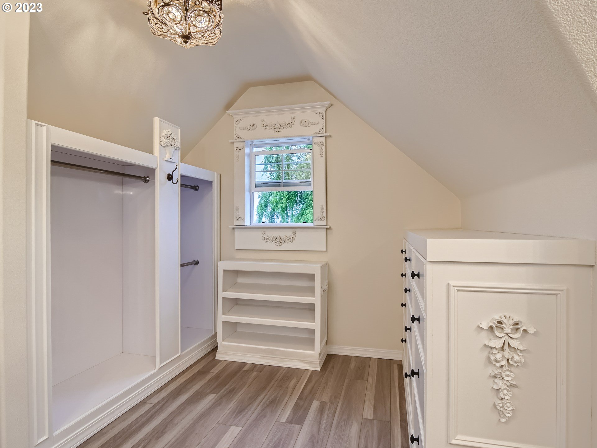 32062 South Barlow Road Canby, OR 97013 - Photo 24 of 33 a view of entryway with wooden floor