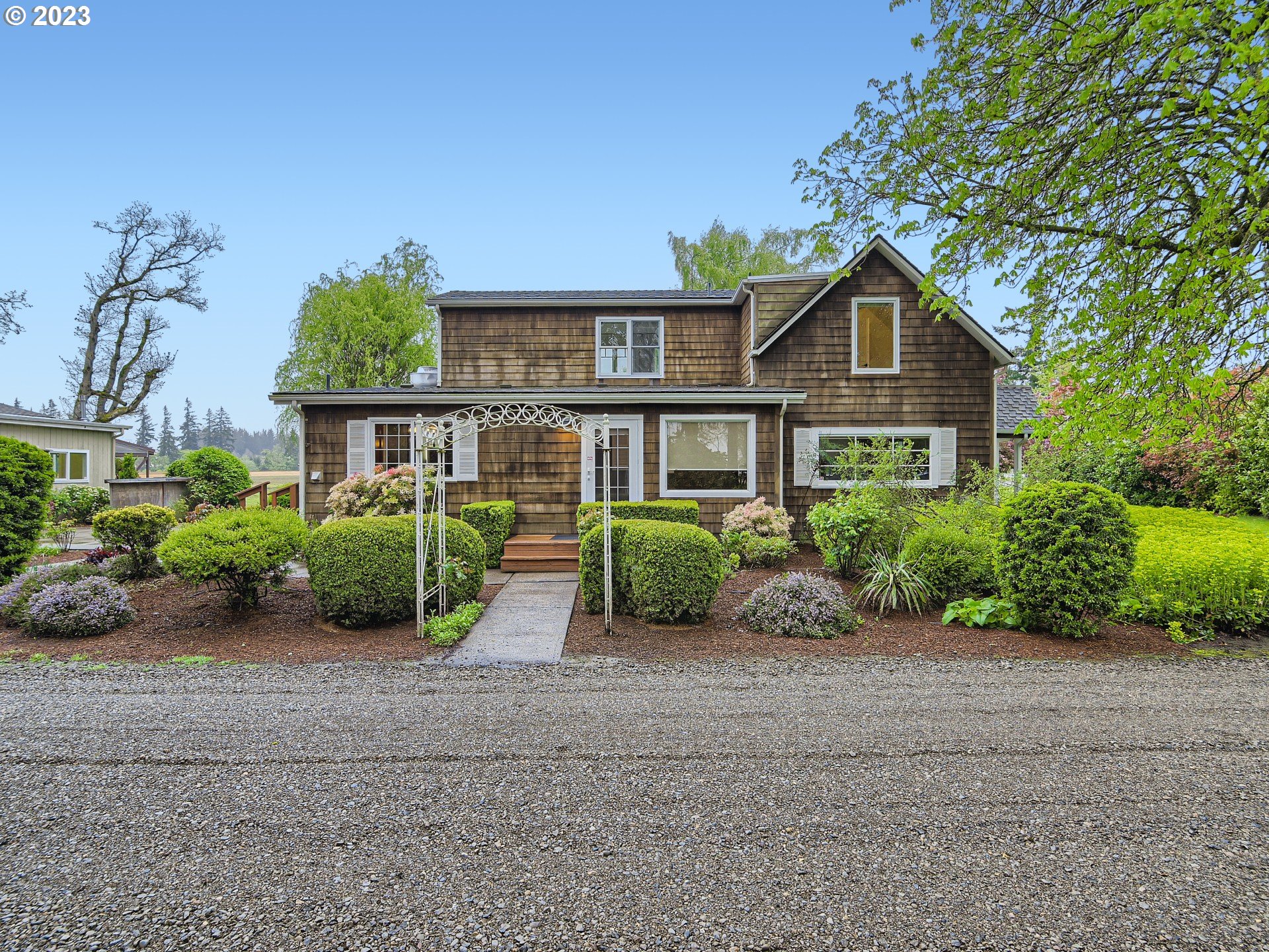 32062 South Barlow Road Canby, OR 97013 - Photo 3 of 33 front view of a house with a small yard