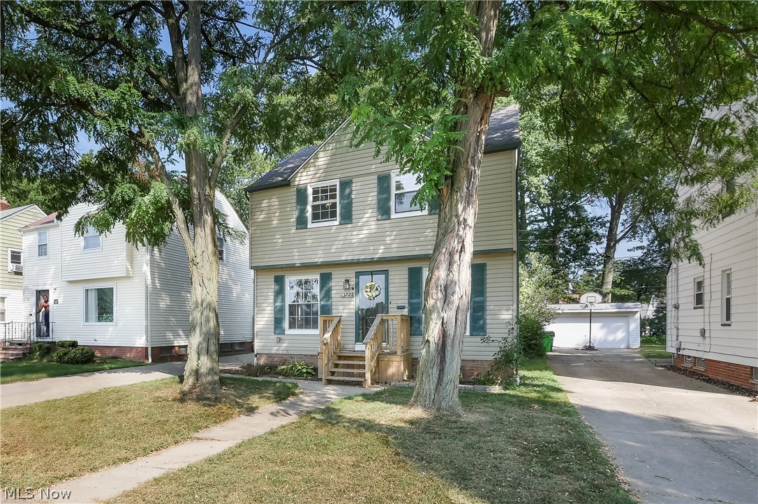 13725 Thraves Road Garfield Heights, OH 44125 - Photo 2 of 35