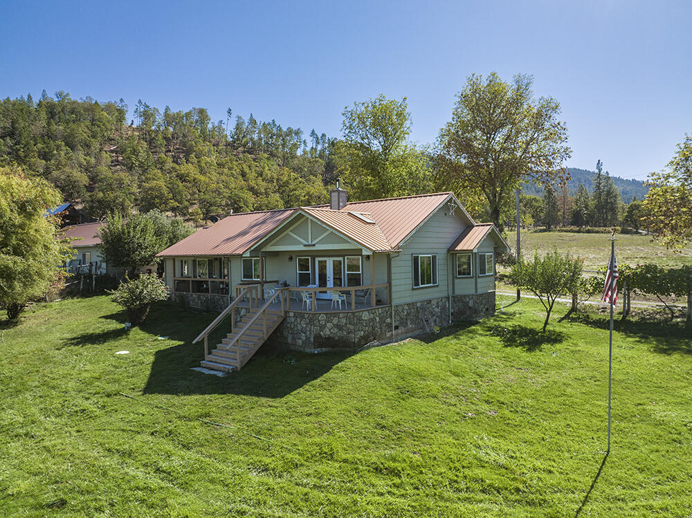 165 Hogan Road Jacksonville, OR 97530 - Photo 5 of 56 5
