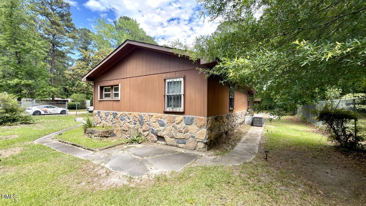 7014 Zepher Road Fayetteville, NC 28311 - Photo 3 of 31 IMG_7952 Large