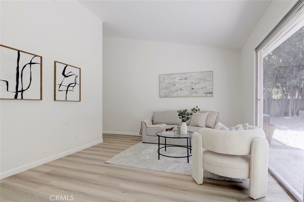 3256 North Frederic Street Burbank, CA 91504 - Photo 11 of 45 a living room with furniture