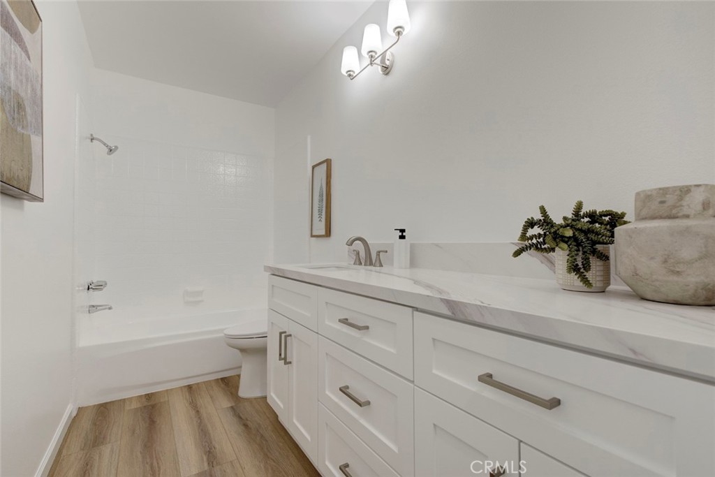 3256 North Frederic Street Burbank, CA 91504 - Photo 21 of 45 a spacious bathroom with a double vanity sink a toilet and a bathtub