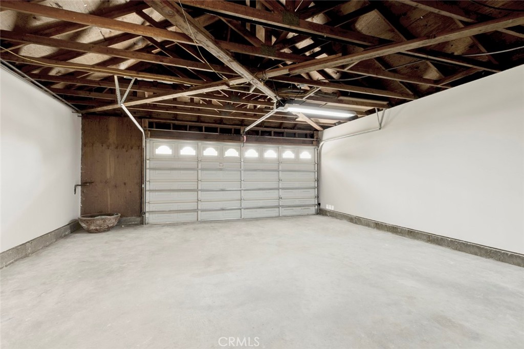 3256 North Frederic Street Burbank, CA 91504 - Photo 37 of 45 a view of an empty room