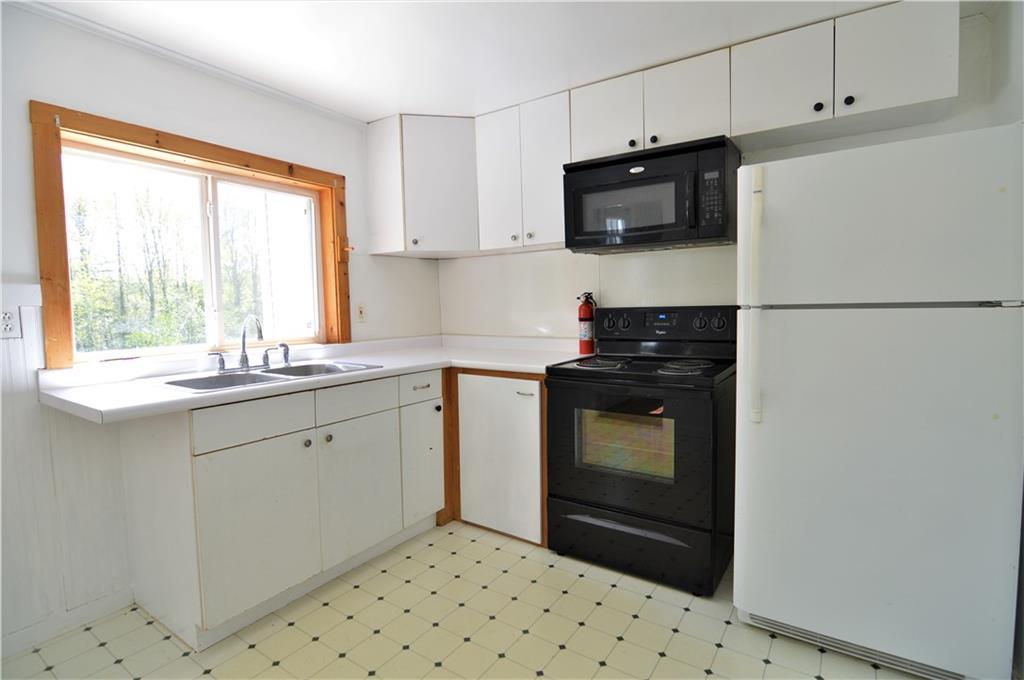 123 Gordon Hill Road Thorndike, ME 04986 - Photo 7 of 20 Kitchen, refrigerator, electric oven...