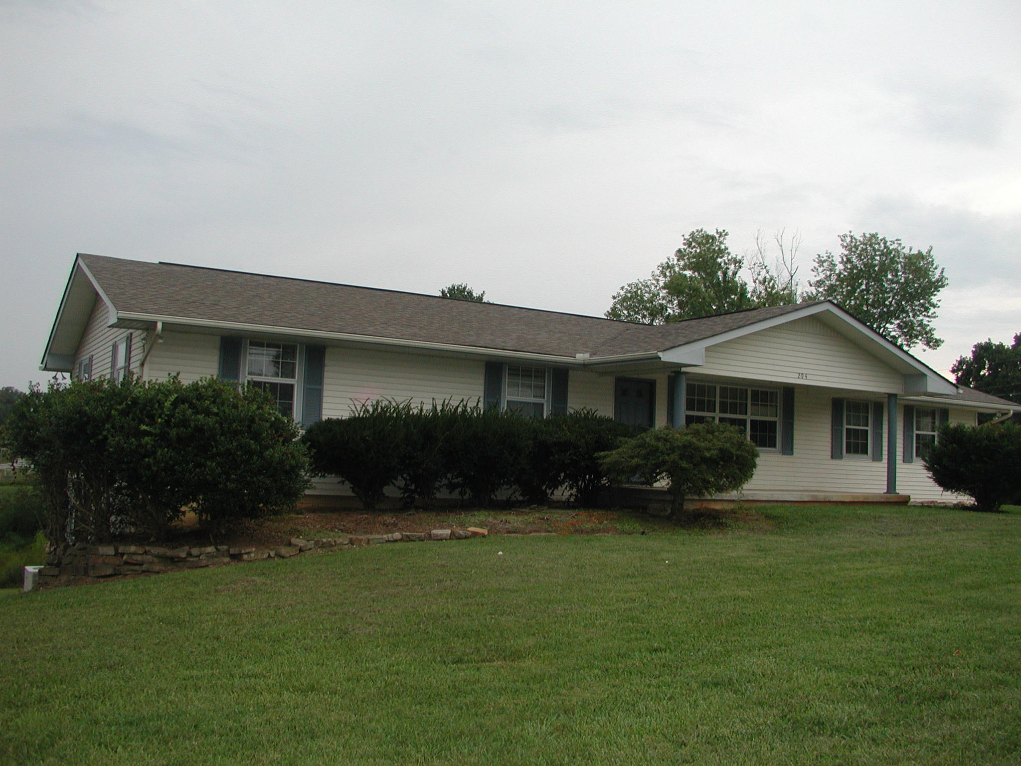 204 Doc Norton Road, Unit 1 Maryville, TN 37804 - Photo 2 of 36 Level front yard