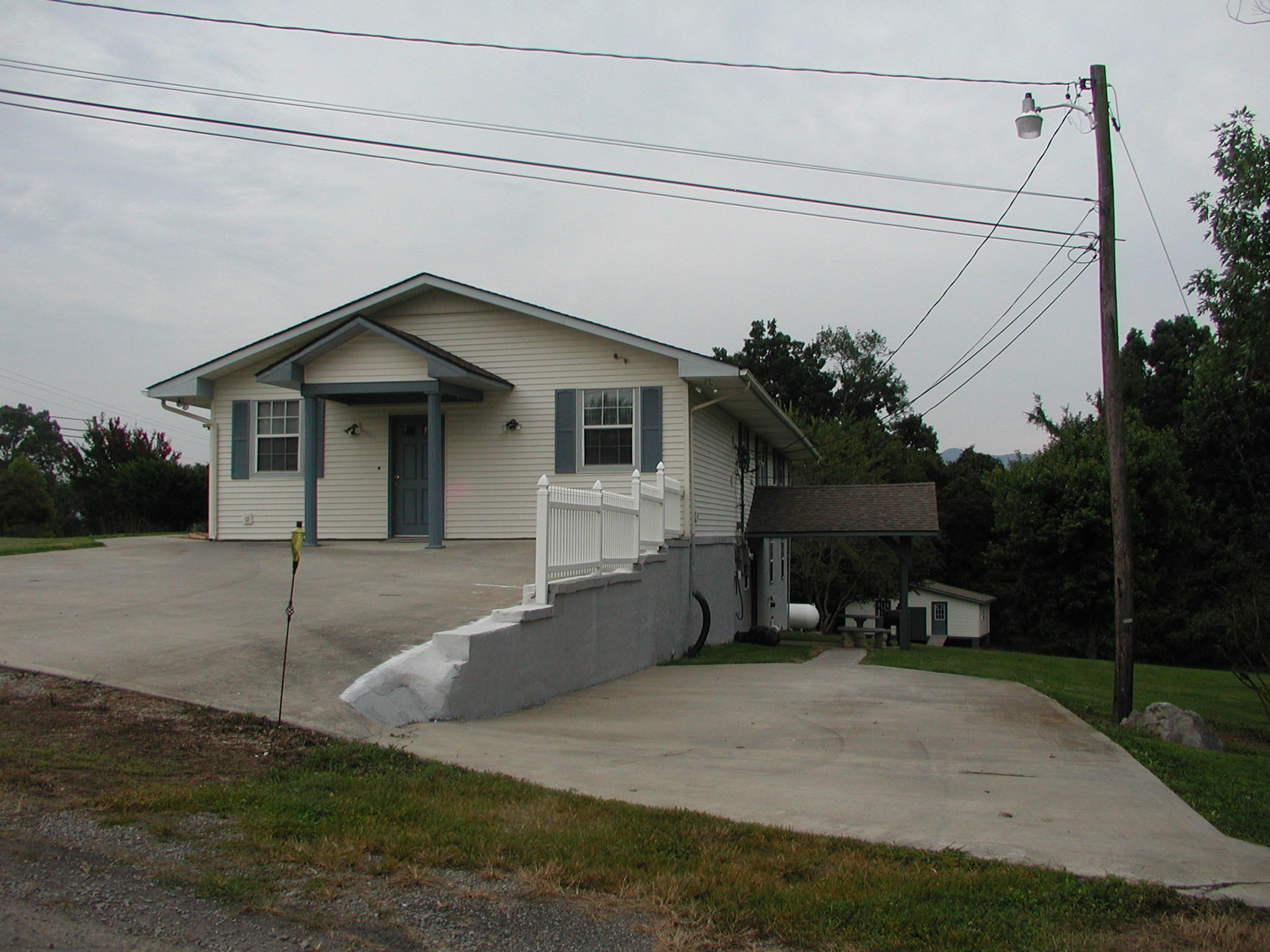 204 Doc Norton Road, Unit 1 Maryville, TN 37804 - Photo 4 of 36 2 parking areas