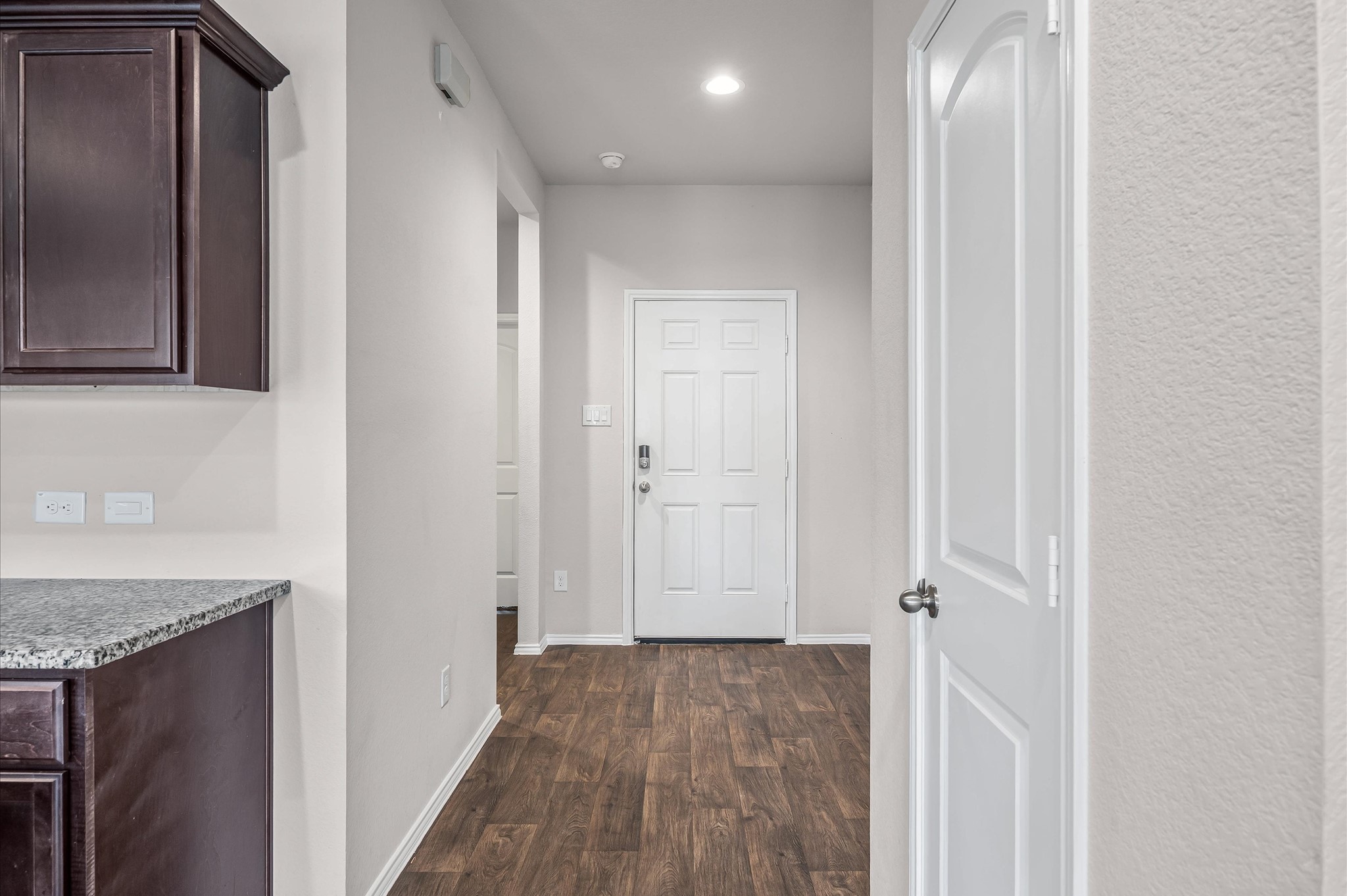 23522 Wedgewood Cliff Way Spring, TX 77373 - Photo 5 of 30 Another angle of the entry/hallway