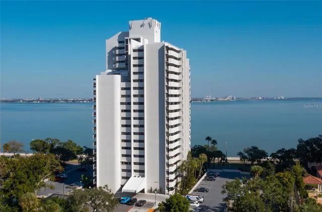 $4,795 | 4141 Bayshore Boulevard, Unit 1204, Tampa, FL 33611