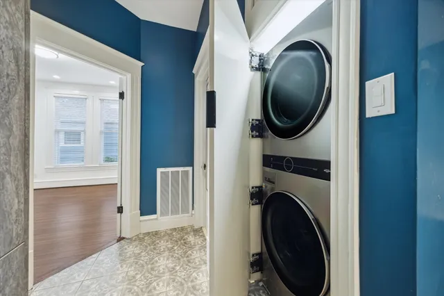 $3,900 | 208 East 12th Street, Houston, TX 77008