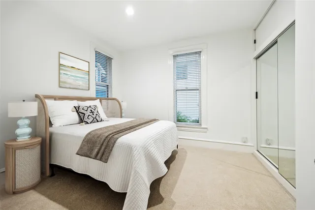 $3,900 | 208 East 12th Street, Houston, TX 77008