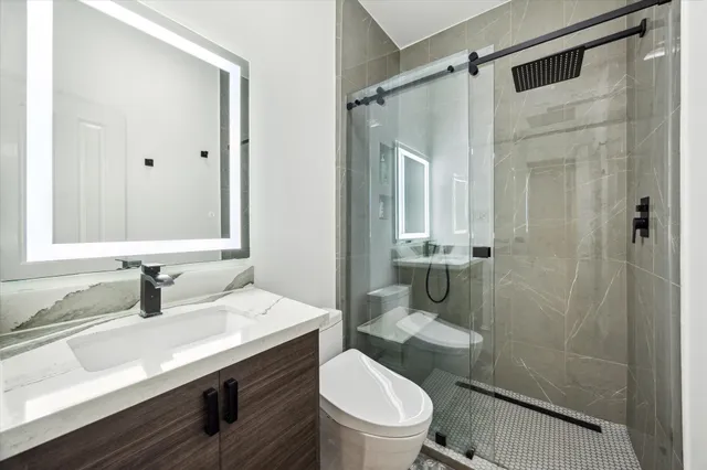 $3,900 | 208 East 12th Street, Houston, TX 77008