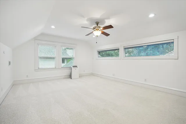 $3,900 | 208 East 12th Street, Houston, TX 77008