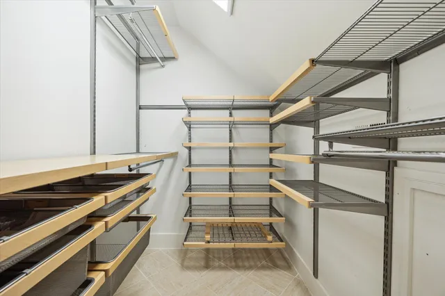 $3,900 | 208 East 12th Street, Houston, TX 77008