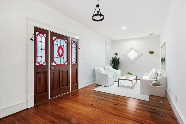 $3,900 | 208 East 12th Street, Houston, TX 77008