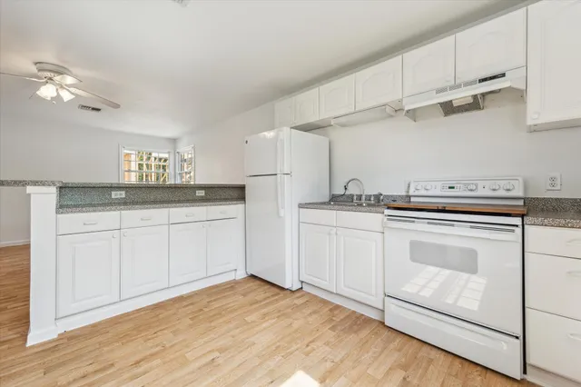 $3,900 | 208 East 12th Street, Houston, TX 77008