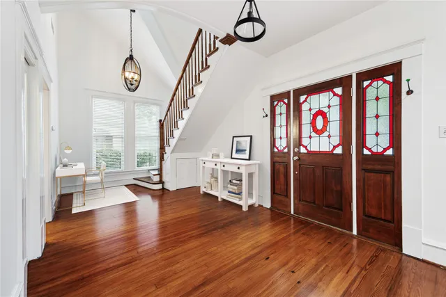 $3,900 | 208 East 12th Street, Houston, TX 77008