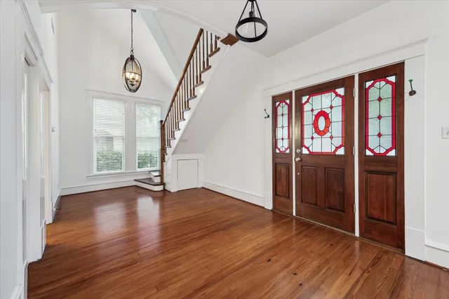 $3,900 | 208 East 12th Street, Houston, TX 77008