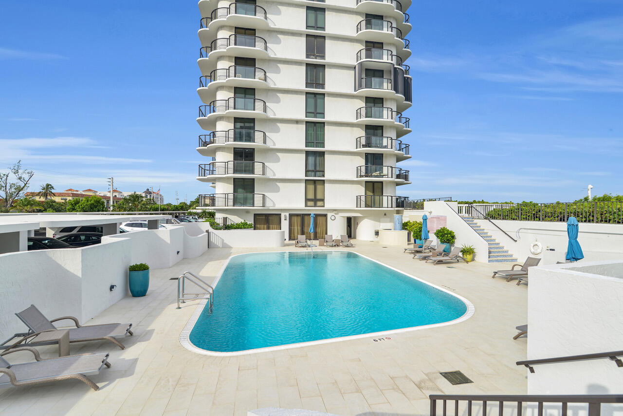 250 South Ocean Boulevard, Unit 2E Boca Raton, FL 33432 - Photo 15 of 24 Pool area