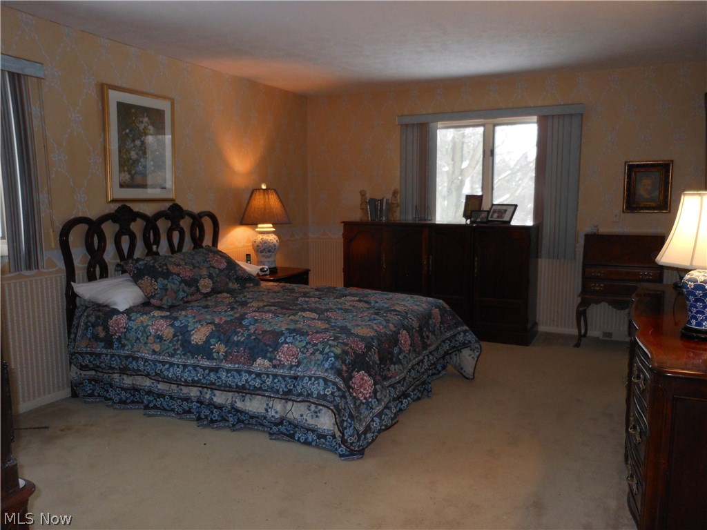 2486 Som Center Road Pepper Pike, OH 44124 - Photo 11 of 23 MASTER BEDROOM HAS WALK IN CLOSET AND FULL BATH!