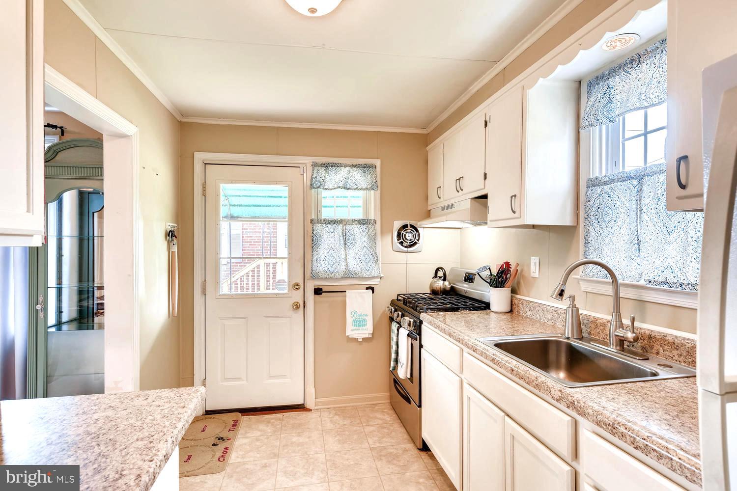 1830 Weyburn Road Baltimore, MD 21237 - Photo 7 of 16 Kitchen