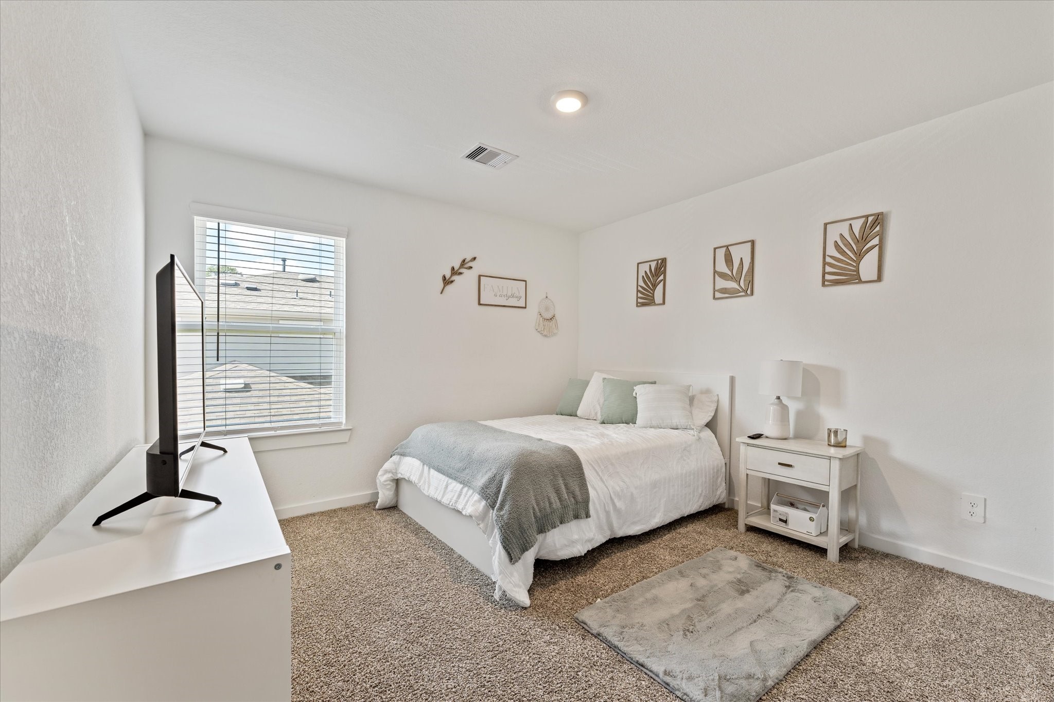10212 Prairie Creek Lane Conroe, TX 77384 - Photo 28 of 41 a spacious bedroom with a bed and a desk