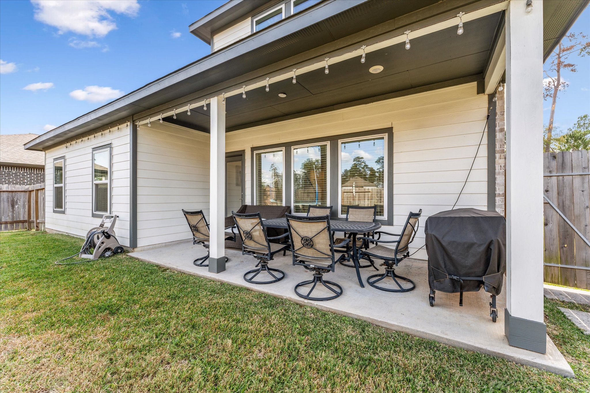 10212 Prairie Creek Lane Conroe, TX 77384 - Photo 37 of 41 a view of a patio with chairs and table
