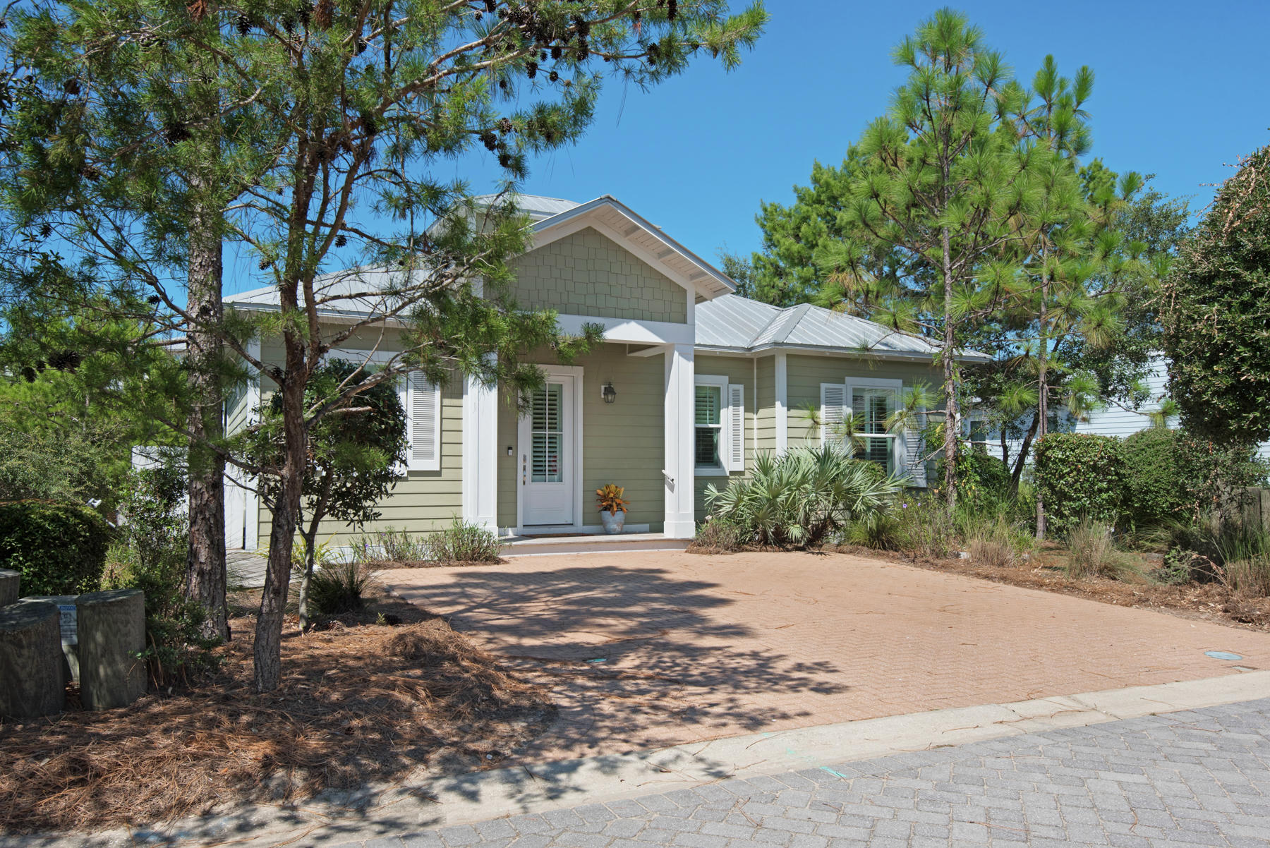 10 Gulfview Way Santa Rosa Beach, FL 32459 - Photo 3 of 30 a front view of a house with a garden