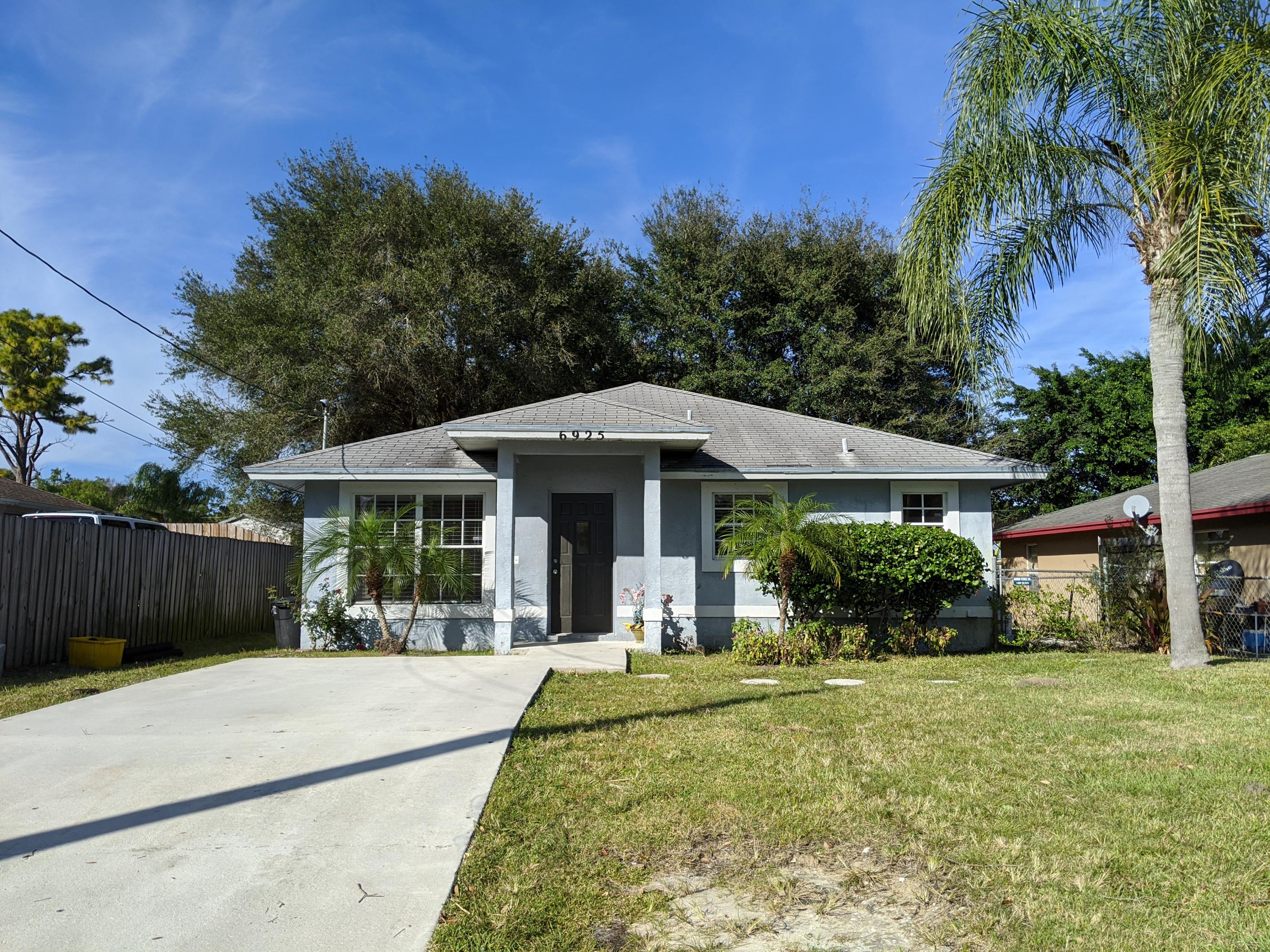 6925 2nd Street Jupiter, FL 33458 - Photo 1 of 6 1_front