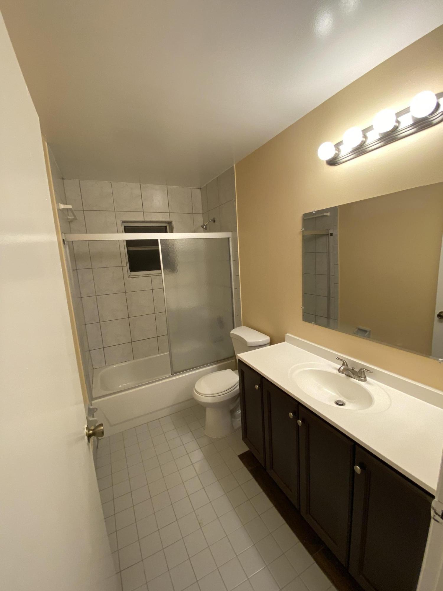 6925 2nd Street Jupiter, FL 33458 - Photo 4 of 6 4_guest-bath