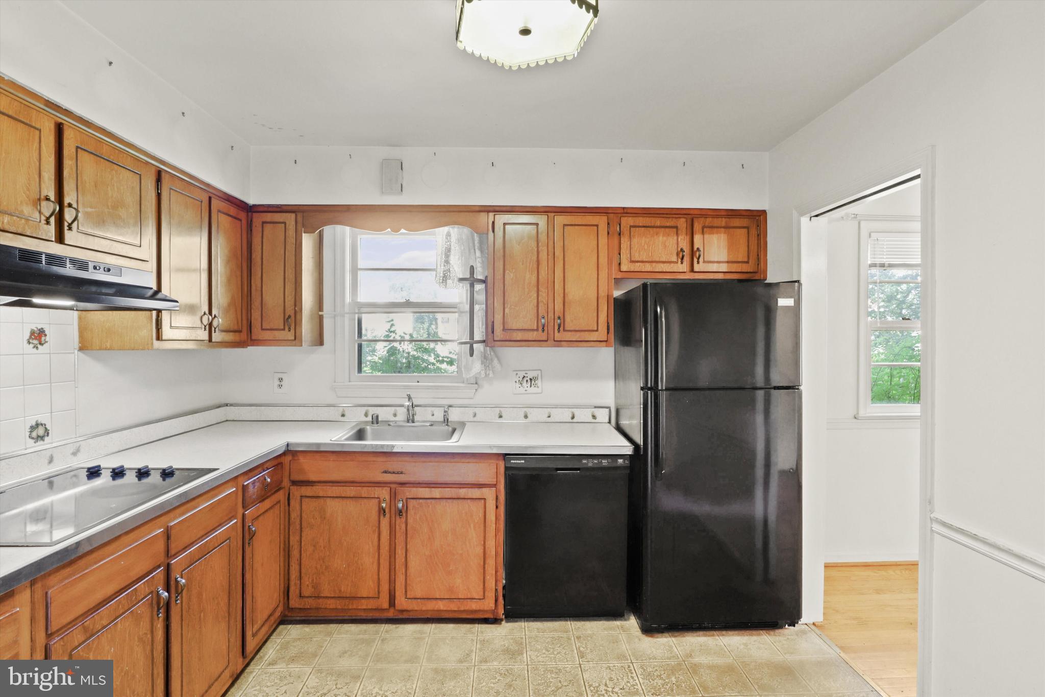 7212 Wesley Road Springfield, VA 22150 - Photo 8 of 46 A Blank Canvas - Come Make This Kitchen Your Own!