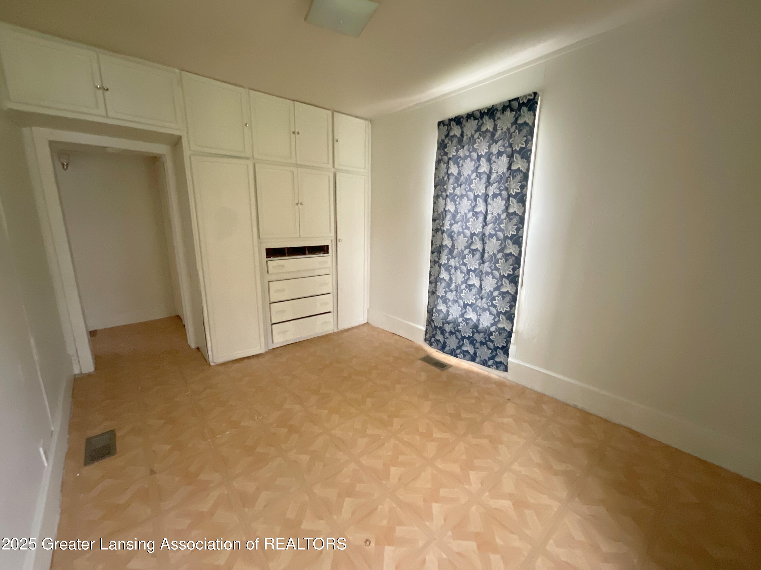 765 West Seminary Street Charlotte, MI 48813 - Photo 12 of 38 12
