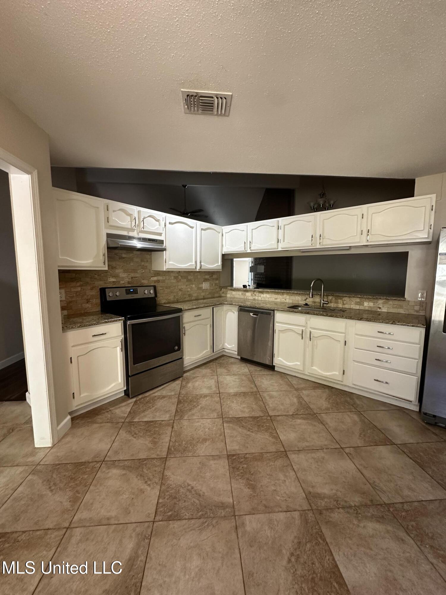 6838 Apona Street Diamondhead, MS 39525 - Photo 5 of 18 Kitchen