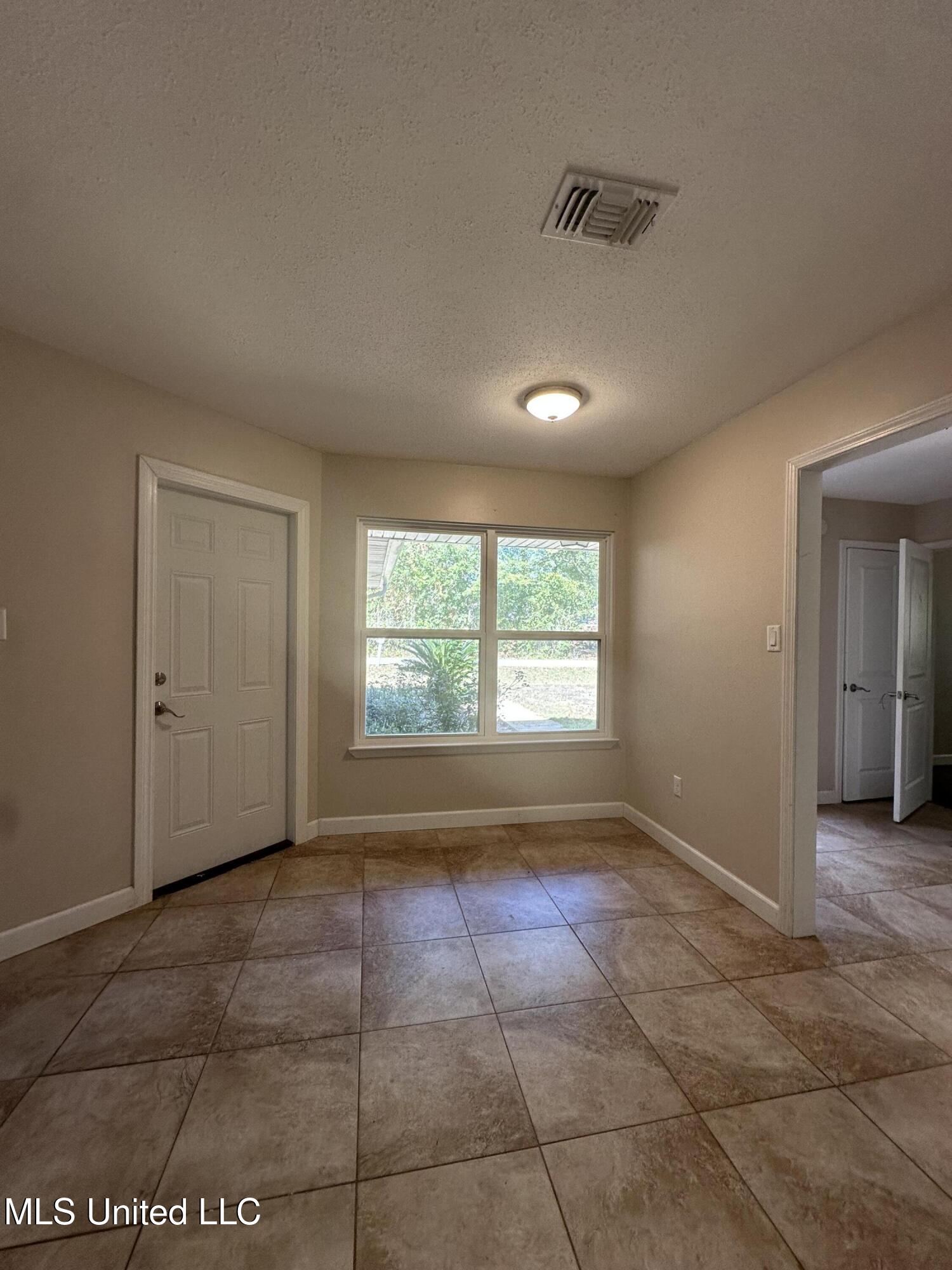 6838 Apona Street Diamondhead, MS 39525 - Photo 6 of 18 Breakfast Area
