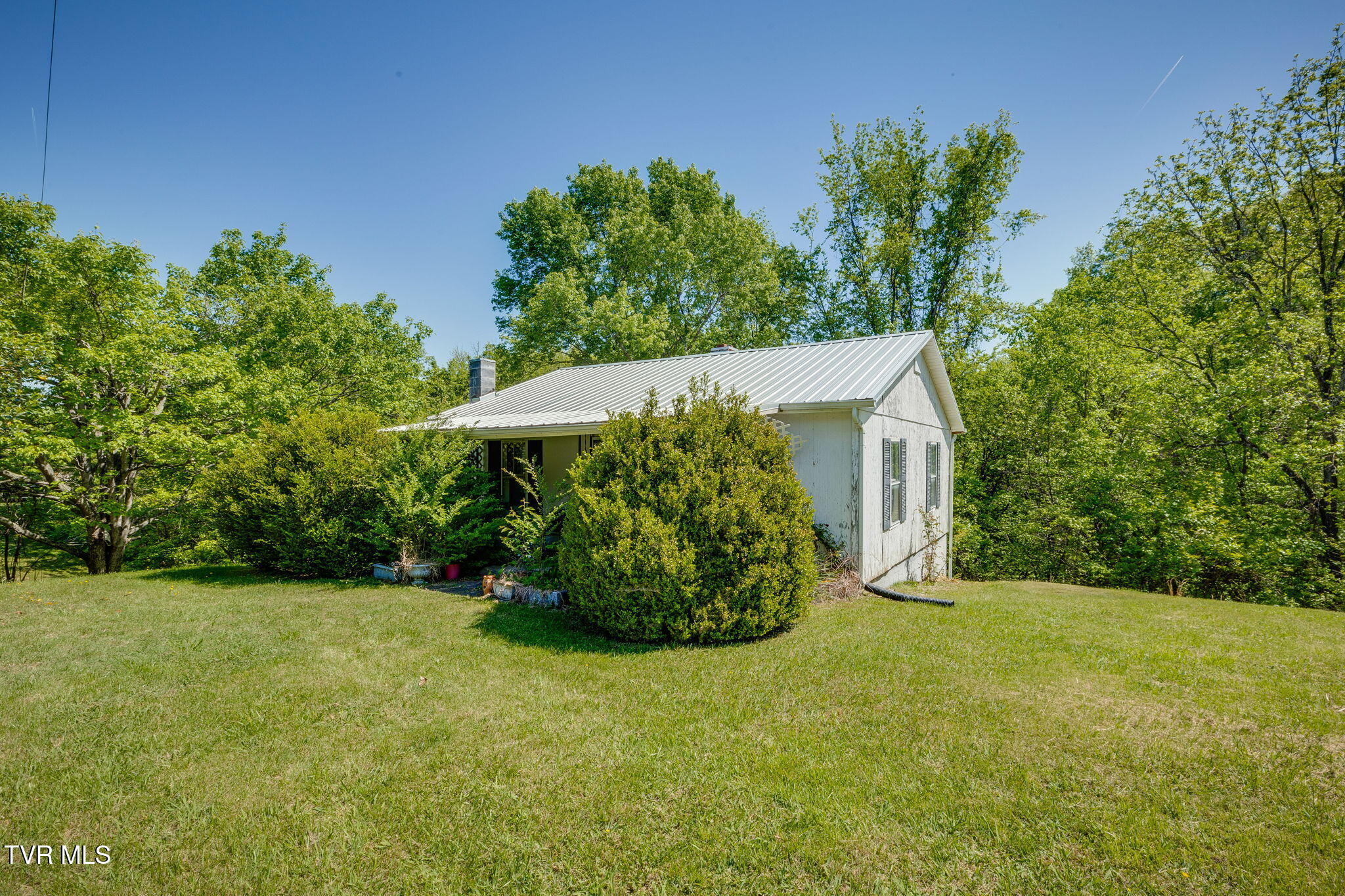 1940 Allison Road Piney Flats, TN 37686 - Photo 11 of 32 002