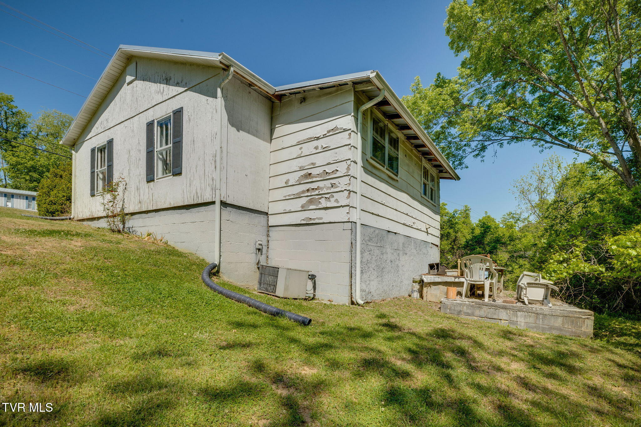 1940 Allison Road Piney Flats, TN 37686 - Photo 28 of 32 019