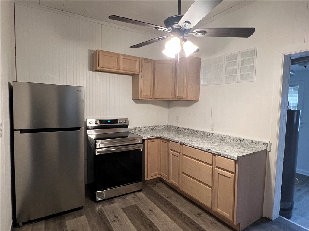 301 South 3rd Street Altamont, IL 62411 - Photo 9 of 23 Kitchen