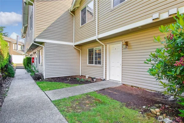 $375,000 | 2100 South 336th Street, Unit Q3, Federal Way, WA 98003