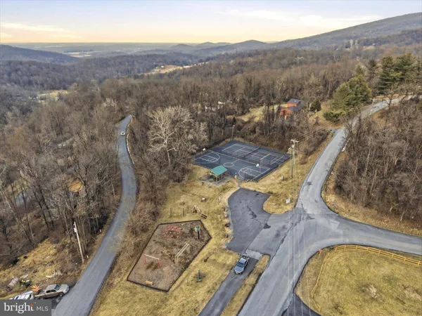 $550,000 | 500 Delicious Road, Linden, VA 22642