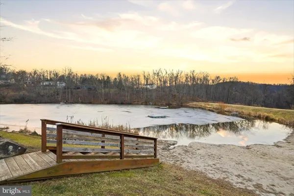 $550,000 | 500 Delicious Road, Linden, VA 22642