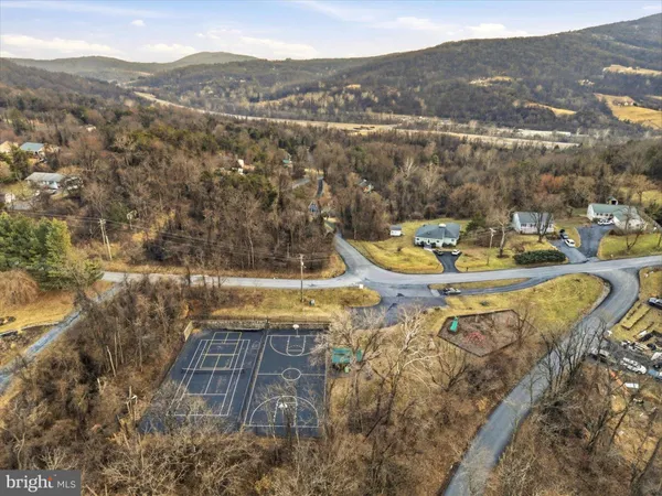 $550,000 | 500 Delicious Road, Linden, VA 22642