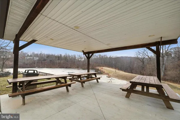 $550,000 | 500 Delicious Road, Linden, VA 22642