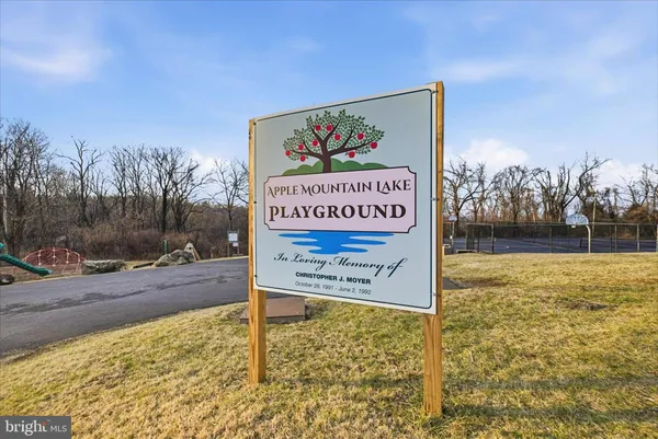 $550,000 | 500 Delicious Road, Linden, VA 22642